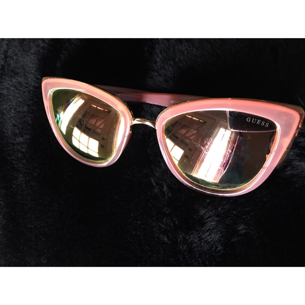 GUESS Cat Eye Sun Glasses